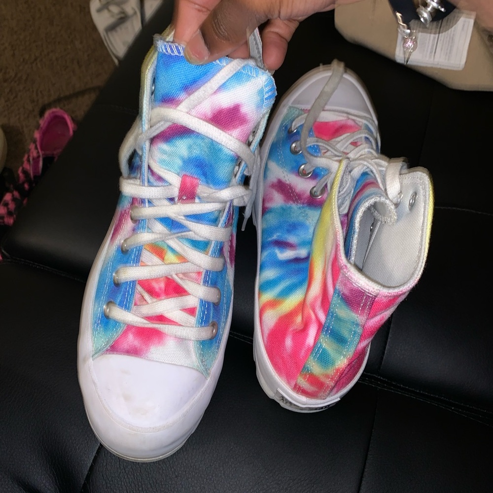 Converse - Picture 3 of 7